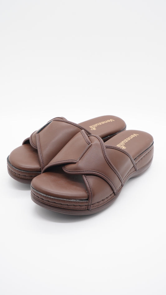 صندلة طبية عصرية تجمع بين الأناقة والعناية بالقدم (Maron)