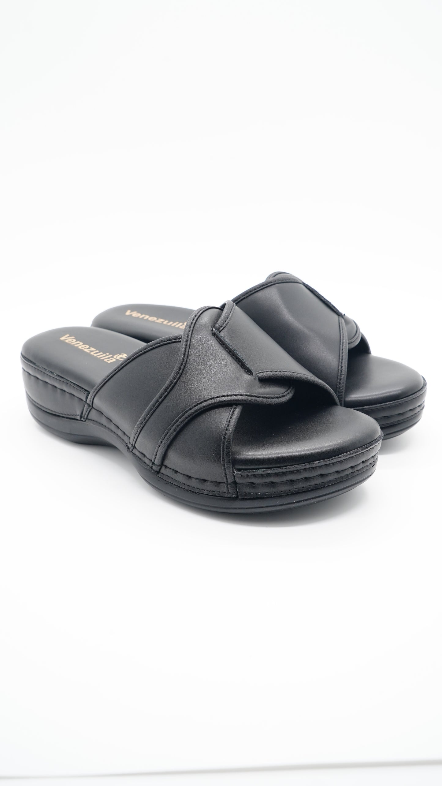 صندلة طبية عصرية تجمع بين الأناقة والعناية بالقدم(Noir)