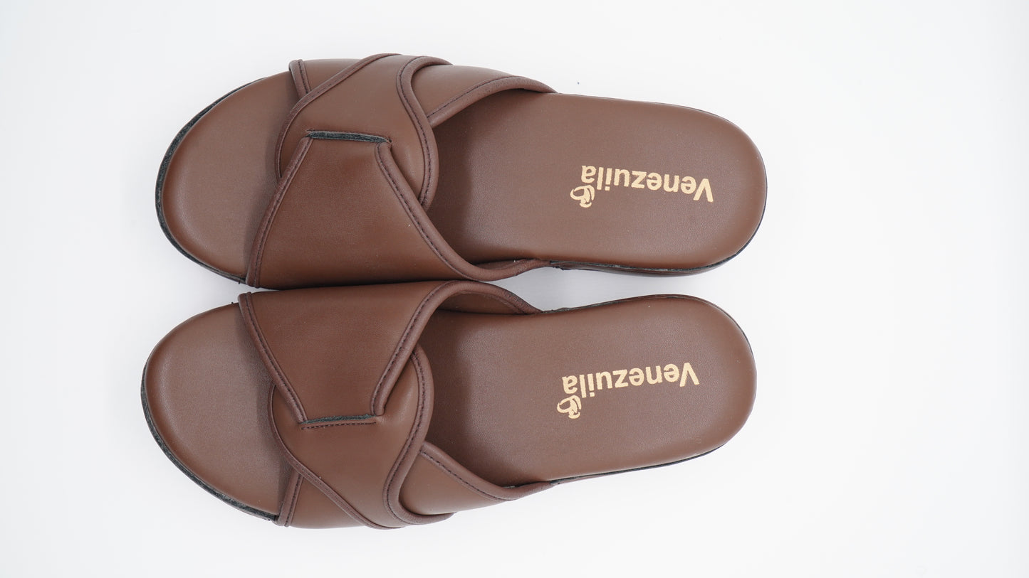 صندلة طبية عصرية تجمع بين الأناقة والعناية بالقدم (Maron)