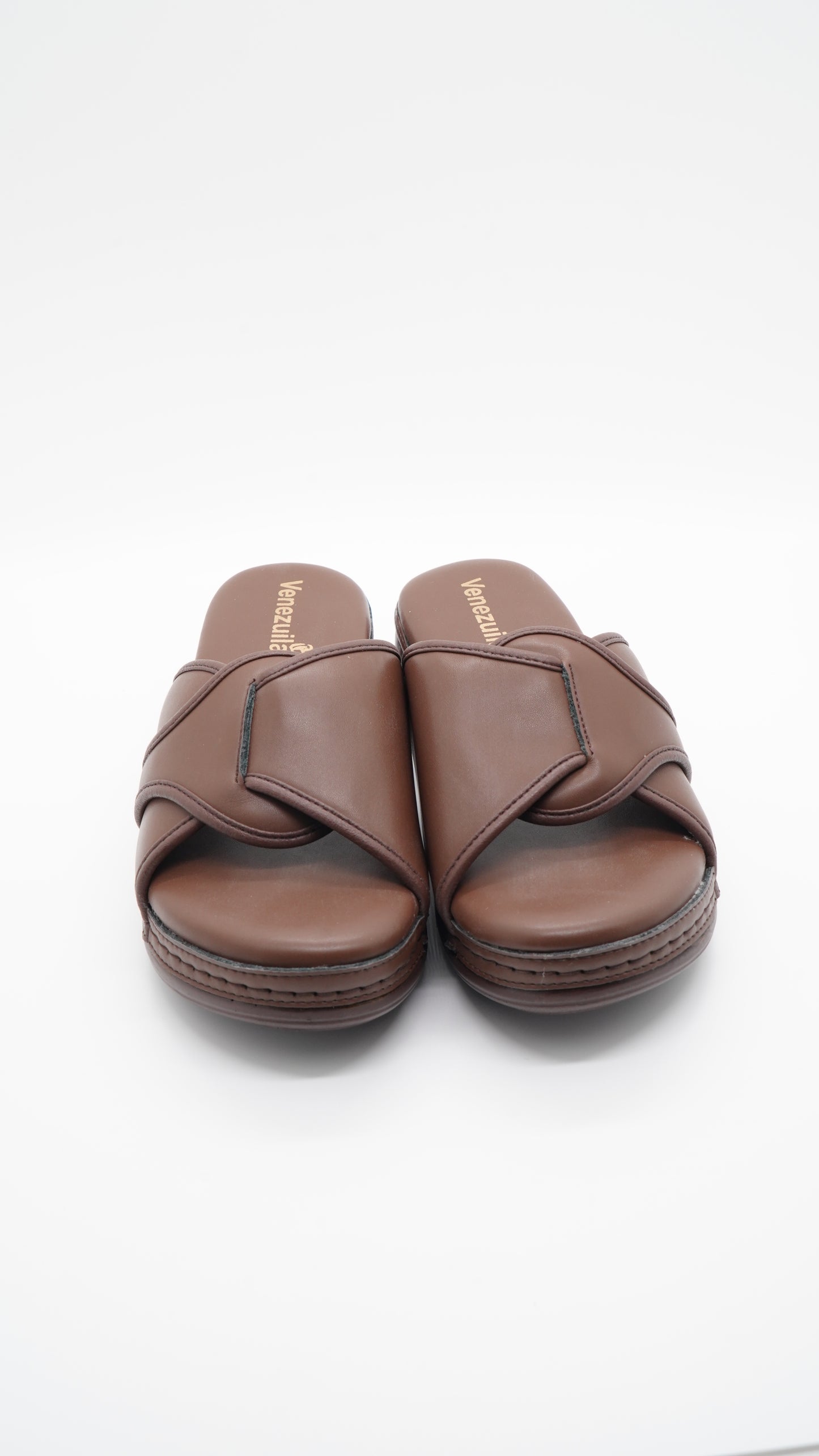 صندلة طبية عصرية تجمع بين الأناقة والعناية بالقدم (Maron)